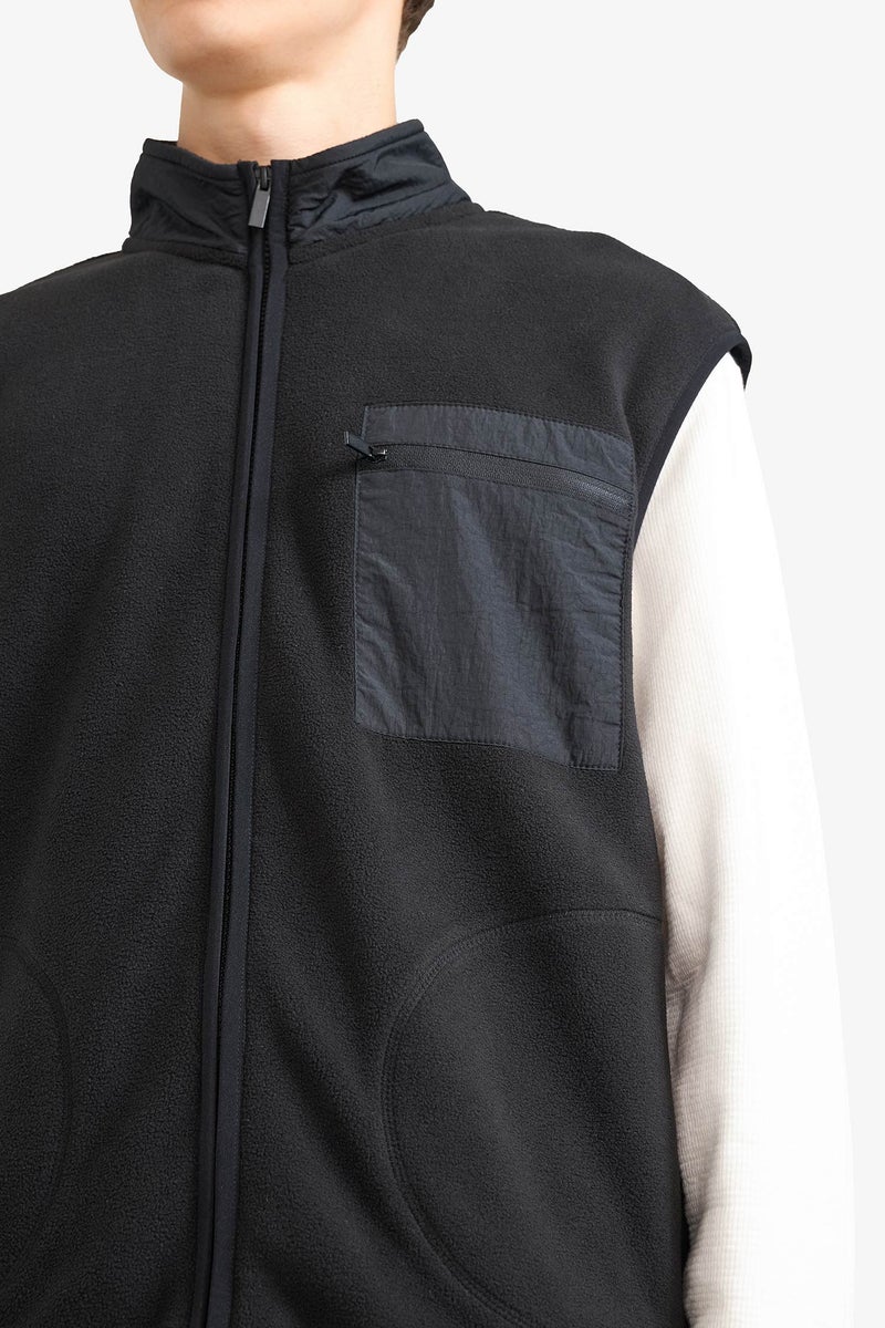 DeFacto Black Man Regular Fit Stand Collar Fleece Zip Up Vest Casual - Image 4